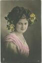 Postkarte - Junge Frau mit Rosen im Haar