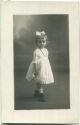 Ein kleines Mädchen - Foto-Ansichtskarte