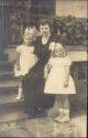 Postkarte - Die Kronprinzessin mit ihren Töchtern