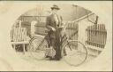 Ansichtskarte - Frau mit Fahrrad