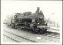 572559 Lokomotive im Bahnhof Warburg 1969 - Foto
