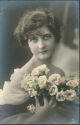 Ansichtskarte - Junge Frau mit Blumen