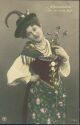 Frau im Dirndl mit Alpenveilchen - Postkarte