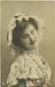 Postkarte - Junge Frau mit Haube - - jeune femme