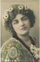 Postkarte - Junge Frau mit Blumen im Haar - coloriert