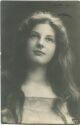 Postkarte - Junge Frau mit langen Haaren