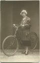 Postkarte - Frau mit Fahrrad