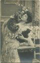Postkarte - Junge Frau mit Katzen