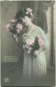 Postkarte - Frau mit Blumenstrauss
