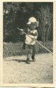 kleines Mädchen bei der Gartenarbeit 1936 - Foto-AK