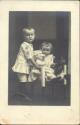 Zwei Kinder mit Teddy - Foto-AK