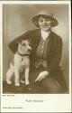 Ruth Weyher mit Hund