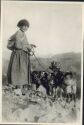 Foto-AK - Zypern - Bäuerin mit Ziegen