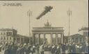 Fotokarte - Das Zeppelin 'sche Luftschiff über dem Brandenburger Tor