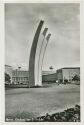 Berlin-Tempelhof - Zentralflughafen - Denkmal der Luftbrücke - Foto-AK 1951