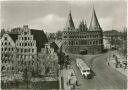 Lübeck - Holstentor und Salzspeicher - Autobus mit Anhänger - Foto-AK