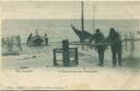 Postkarte - Niendorf - Auf-Strand-Setzen eines Fischerbootes