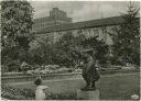 Düsseldorf - Graf-Adolf-Platz - Ballwerferin im Botanischen Garten