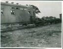 Baltikum - Foto - Narwa 1941 - Durch Artillerie Volltreffer zerstörter russischer Bahn-Postwagen