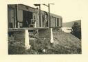 Foto - Norwegen 1940/41 - Lillehammer - Deutscher Soldat bewacht die Eisenbahnwaggons