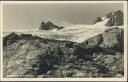 Simonyhütte mit Dirndl und Dachstein - Foto-AK